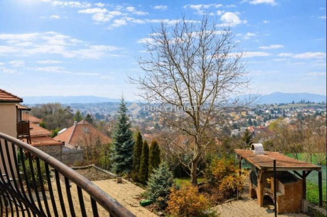 Eladó családi ház, Egerben 153 M Ft, 7 szobás