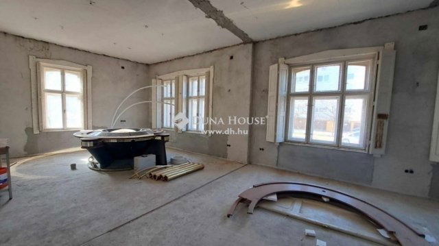 Eladó családi ház, Hódmezővásárhelyen 119 M Ft, 2 szobás