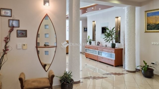 Eladó családi ház, Kecskeméten 194 M Ft, 4 szobás