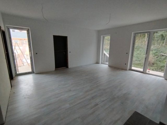 Eladó téglalakás, Mendén 89.9 M Ft, 4 szobás