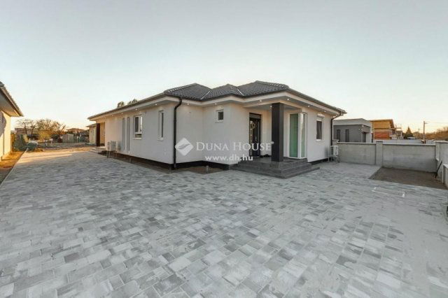 Eladó családi ház, Kecskeméten 103.9 M Ft, 4 szobás