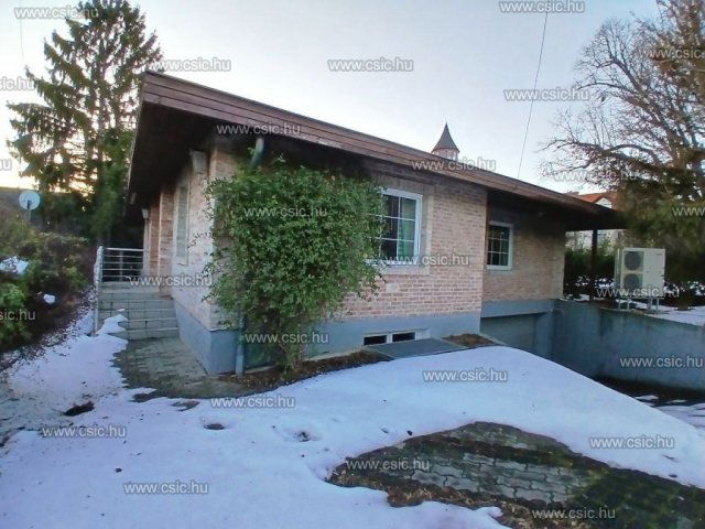 Eladó családi ház, Solymáron 222 M Ft, 5 szobás
