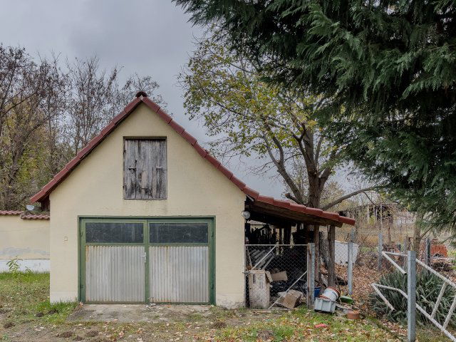 Eladó családi ház, Baján 75 M Ft, 4 szobás