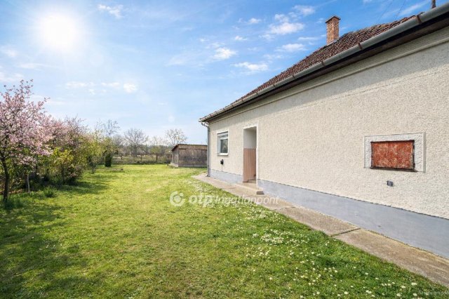 Eladó családi ház, Hencidán 22.9 M Ft, 2 szobás