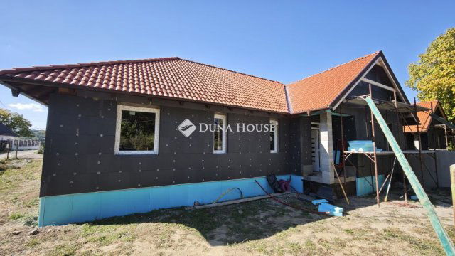 Eladó ikerház, Csobánkán, Pipacs utcában 114 M Ft, 4 szobás