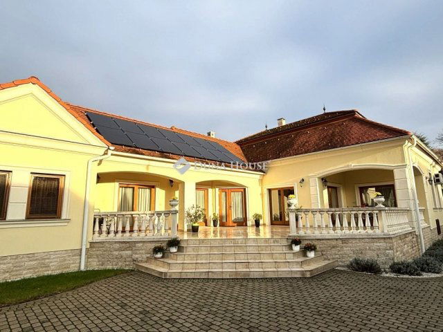 Eladó családi ház, Mosonmagyaróváron 269 M Ft, 4 szobás