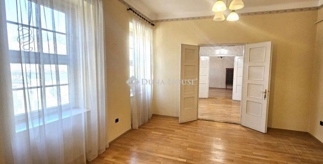 Eladó iroda, Kecskeméten 53.9 M Ft, 3 szobás