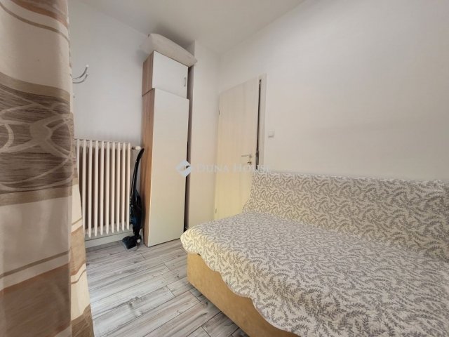 Eladó panellakás, Pécsett 42 M Ft, 2 szobás