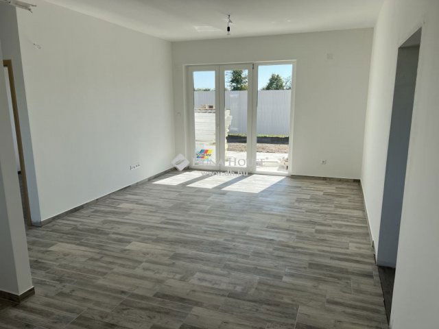 Eladó családi ház, Tahitótfalun 69 M Ft, 1+3 szobás