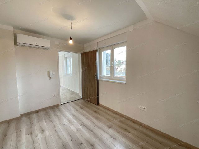 Eladó téglalakás, Siófokon 46.9 M Ft, 1 szobás