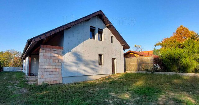 Eladó családi ház, Balatonszárszón 89.9 M Ft, 5 szobás
