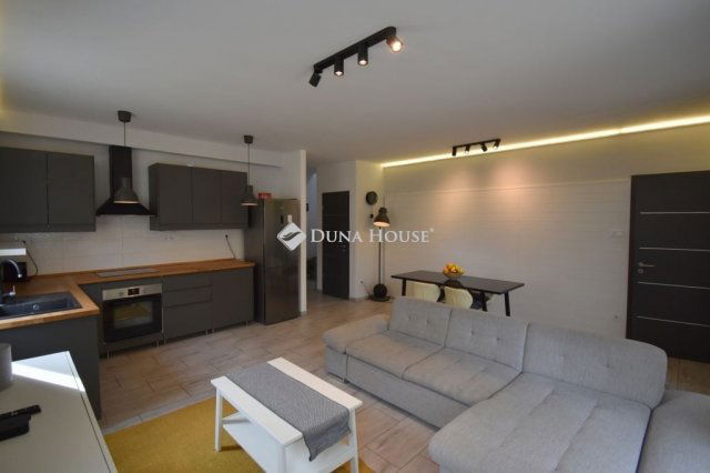 Eladó ikerház, Budapesten, XVI. kerületben 124.9 M Ft, 4 szobás