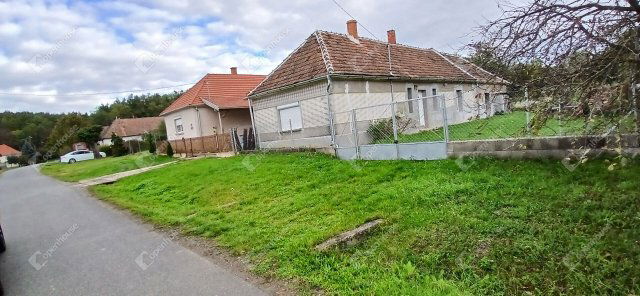 Eladó családi ház, Olaszfán 23 M Ft, 2 szobás