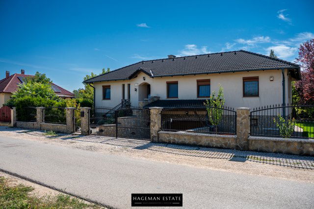 Eladó családi ház, Polgárdin 175 M Ft, 5+1 szobás