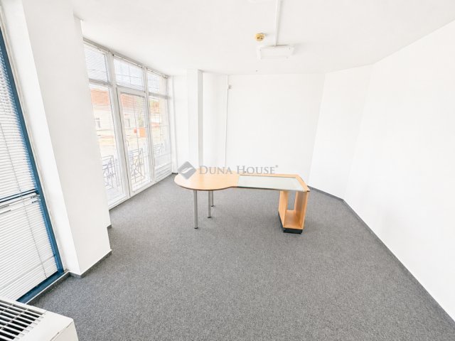 Kiadó iroda, Debrecenben, Erzsébet utcában 775 E Ft / hó
