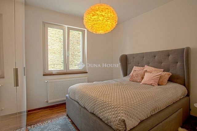 Eladó téglalakás, Budapesten, VI. kerületben 220 M Ft, 4 szobás