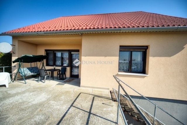 Eladó családi ház, Inárcson 89.9 M Ft, 2 szobás