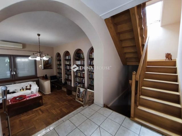 Eladó családi ház, Szentendrén 196 M Ft, 6+3 szobás