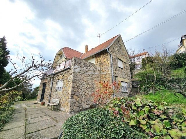 Eladó családi ház, Pécsett 129.9 M Ft, 5 szobás