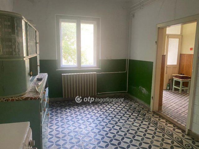 Eladó családi ház, Bébén 19.9 M Ft, 2 szobás