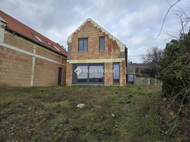 Eladó ikerház, Alsóörsön, Ady Endre utcában 175 M Ft, 5 szobás