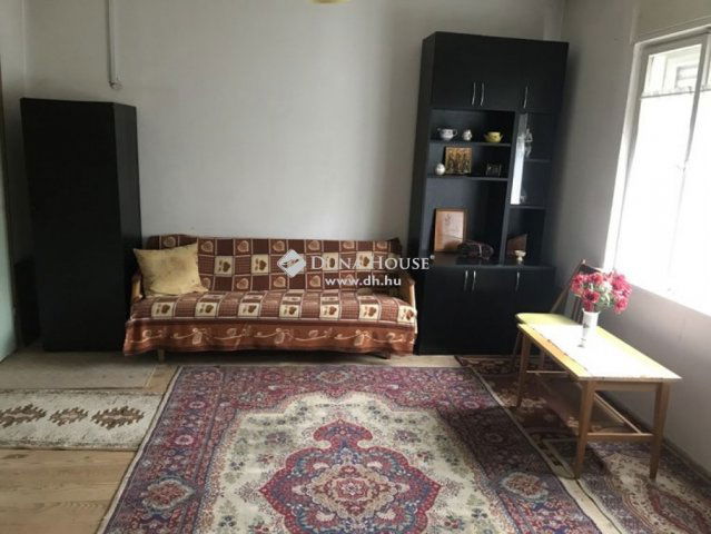 Eladó családi ház, Lábatlanon 32 M Ft, 2+1 szobás