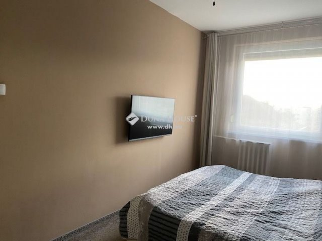 Eladó panellakás, Tatabányán 30.5 M Ft, 2 szobás
