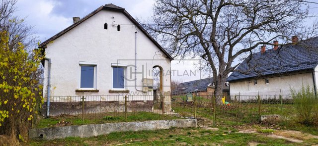 Eladó családi ház, Dégen 11.9 M Ft, 2 szobás
