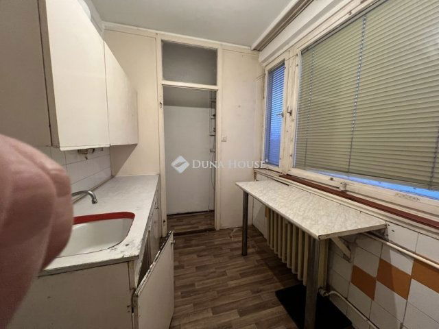 Eladó panellakás, Algyőn 47.5 M Ft, 1+1 szobás