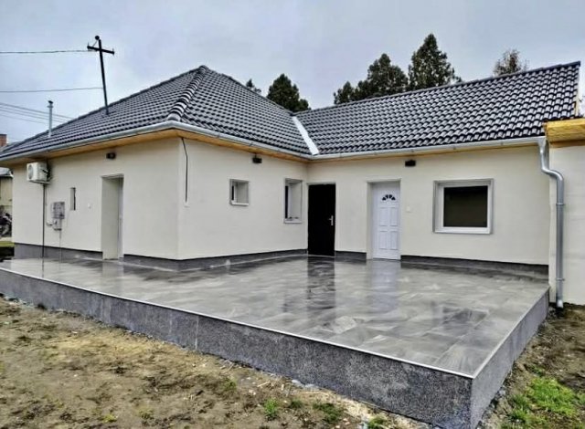 Eladó családi ház, Előszálláson 55 M Ft, 3 szobás
