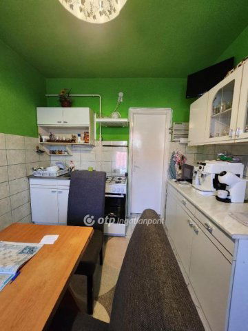 Eladó családi ház, Felsőpakonyban 69.9 M Ft, 2+2 szobás