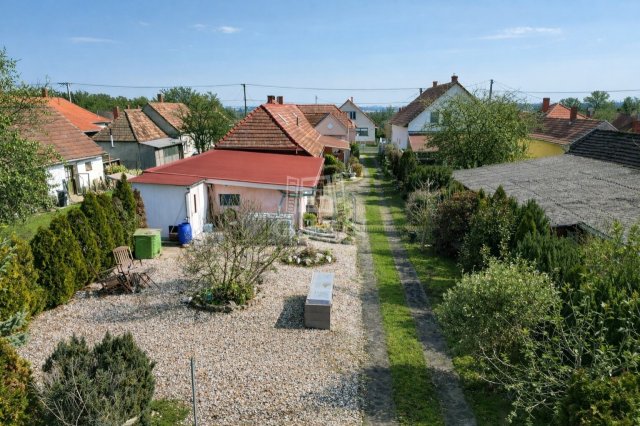 Eladó családi ház, Sármelléken 72.778 M Ft, 3 szobás