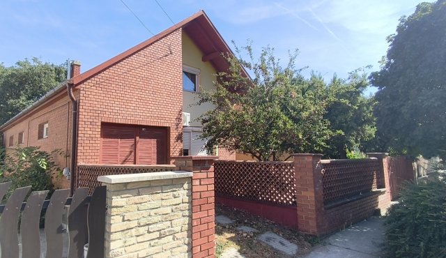 Eladó családi ház, Győrött 112 M Ft, 4+1 szobás