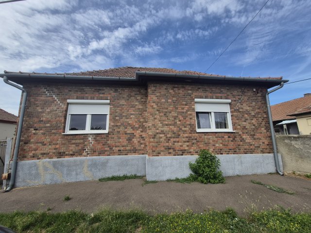 Eladó családi ház, Apcon 26.5 M Ft, 3 szobás