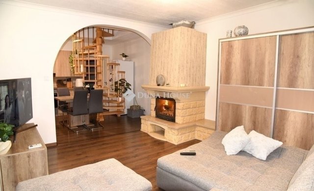 Eladó téglalakás, Pécsett 59.9 M Ft, 3 szobás