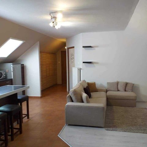 Kiadó téglalakás, albérlet, Komáromban 250 E Ft / hó, 3 szobás