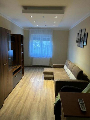 Eladó téglalakás, Szolnokon 44.9 M Ft, 2+1 szobás