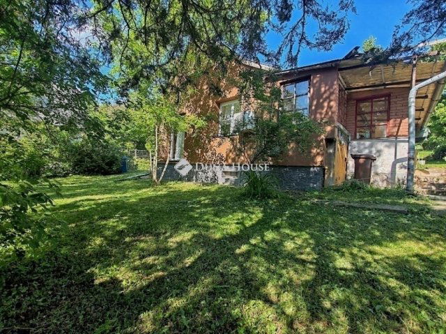 Eladó családi ház, Pécsett 52 M Ft, 2 szobás