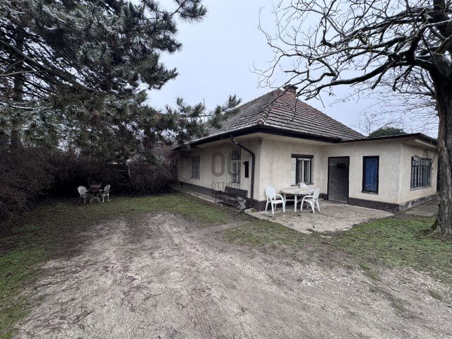 Eladó családi ház, Csömörön 33 M Ft, 2 szobás