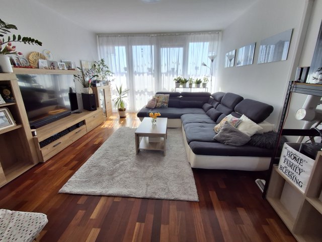 Eladó panellakás, Debrecenben 78.9 M Ft, 4 szobás