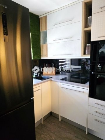 Eladó családi ház, Pécsett 129.9 M Ft, 6 szobás