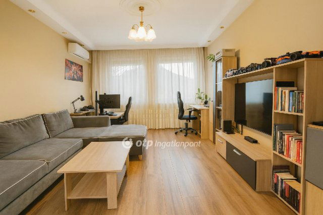 Eladó téglalakás, Egerben 57.5 M Ft, 1+2 szobás