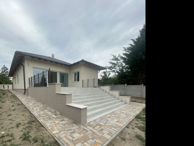Eladó családi ház, Dunakeszin 249.9 M Ft, 5 szobás
