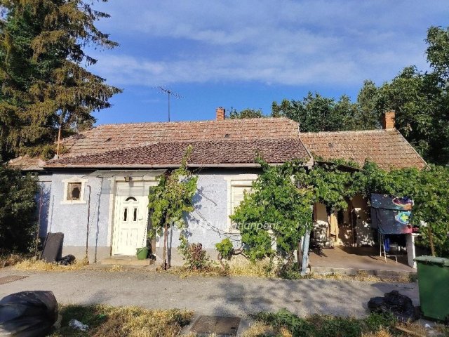 Eladó családi ház, Abonyban 23.9 M Ft, 2 szobás
