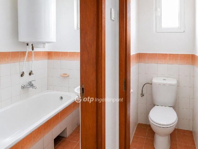 Eladó családi ház, Hosszúhetényen 32.9 M Ft, 4 szobás