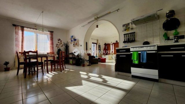 Eladó családi ház, Kiskunlacházán 85 M Ft, 5 szobás