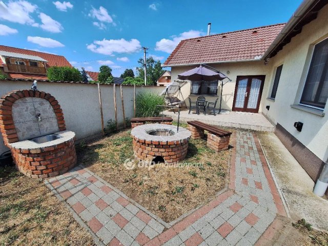 Eladó hotel, Abádszalókban 84 M Ft, 7 szobás