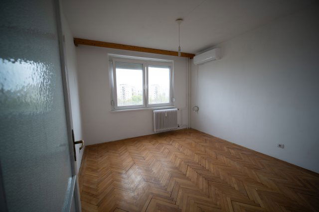 Eladó panellakás, Debrecenben 61.9 M Ft, 3 szobás