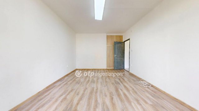 Eladó téglalakás, Kazincbarcikán 20 M Ft, 1 szobás