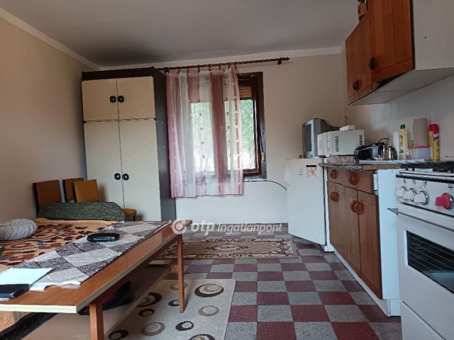 Eladó családi ház, Hosszúpályin 9.9 M Ft, 1 szobás